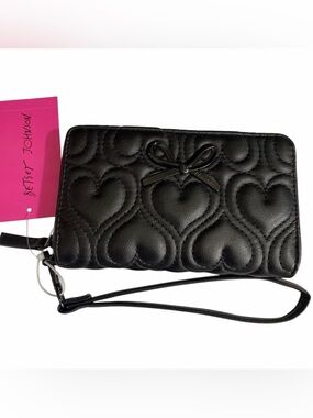 NWT Betsey Johnson Black Quilted Heart Wristlet with Bow Accent
